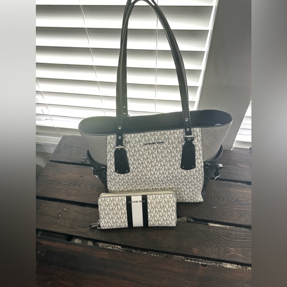 Authentic Michael Kors color block shoulder bag and matching wallet set. - Picture 1 of 7